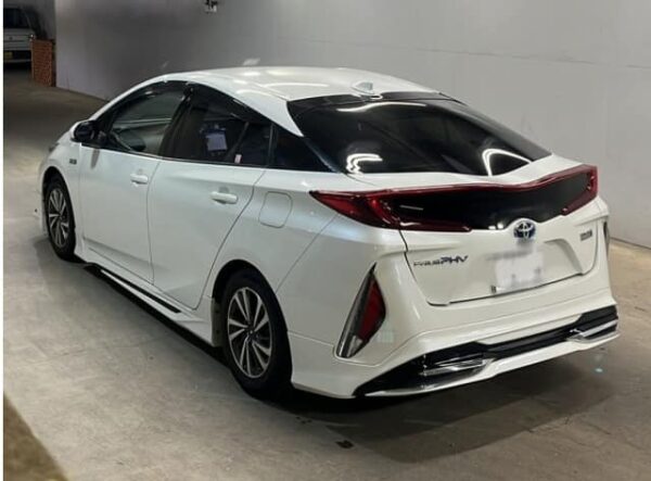 Toyota Prius PHV - Image 7